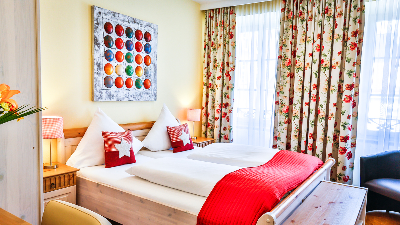 Doppelzimmer mit schöner Ausstattung im Hotel zum goldenen Löwen.