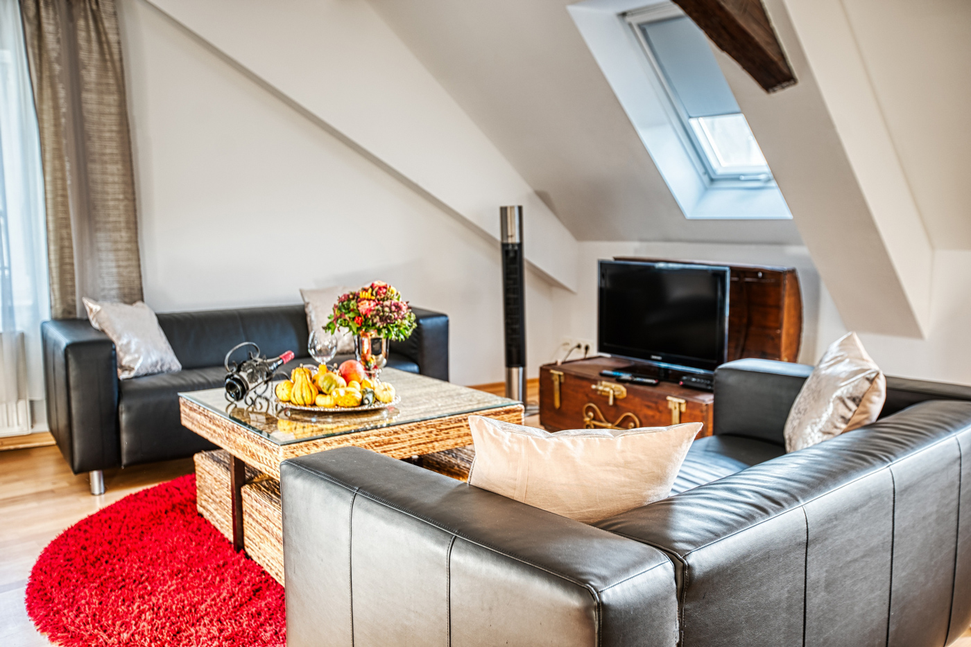 Gemütliches Wohnzimmer im Appartement im Hotel zum goldenen Löwen in Baden-Baden.